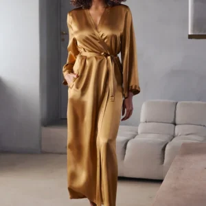 Déshabillé long Betty en satin de soie brun doré