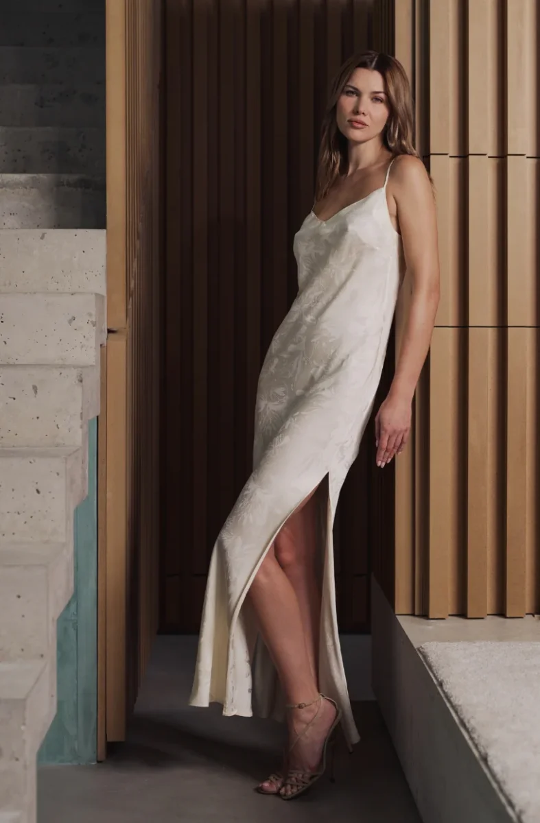 Robe nuisette longue Béatrice en satin jacquard crème – Image 2
