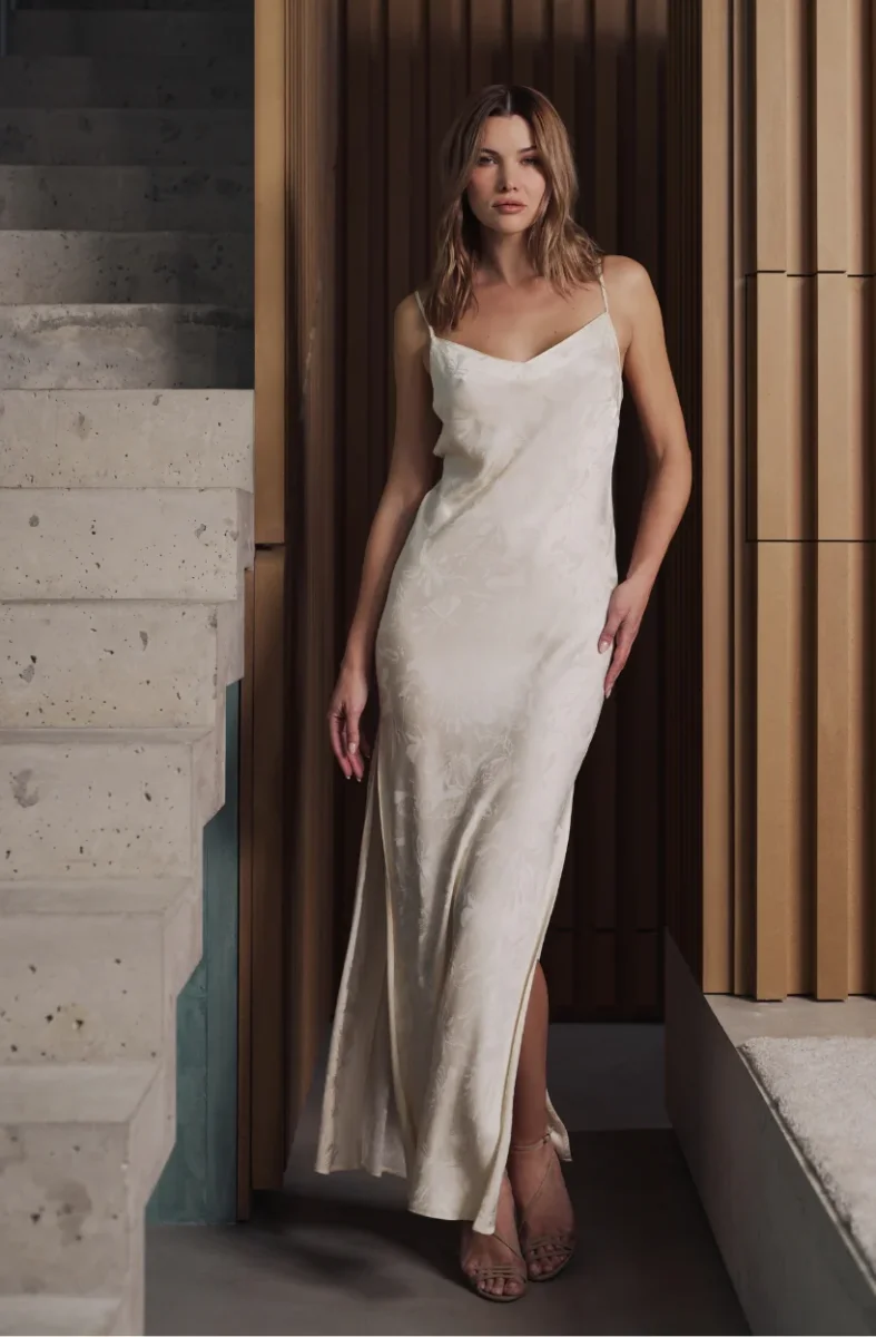 Robe nuisette longue Béatrice en satin jacquard crème – Image 3