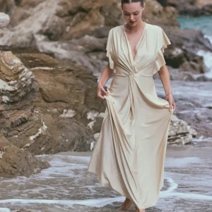 Longue robe de plage Ambre en maille drapée beige